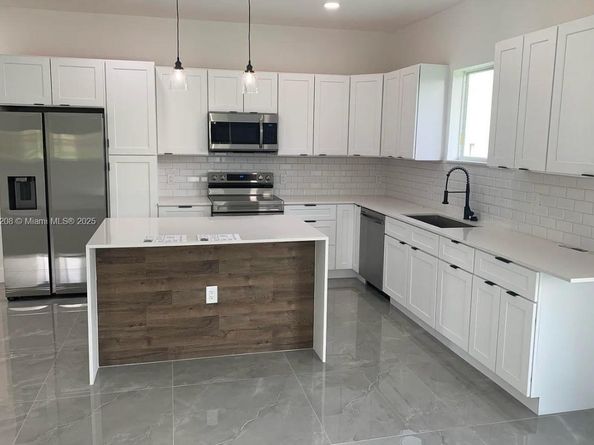 655 NW 24th Ave, Fort Lauderdale FL 33311