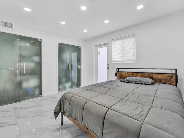 7101 SW 21st St, Miami FL 33155