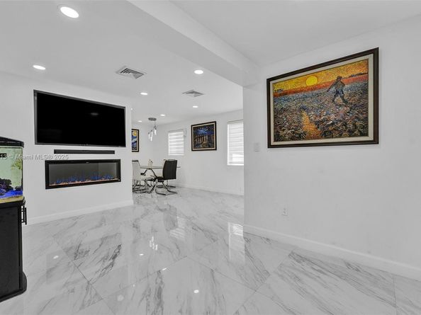 7101 SW 21st St, Miami FL 33155