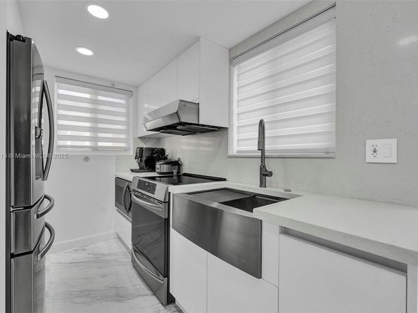7101 SW 21st St, Miami FL 33155