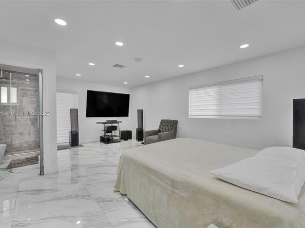 7101 SW 21st St, Miami FL 33155