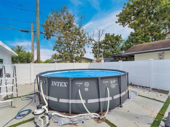 7101 SW 21st St, Miami FL 33155