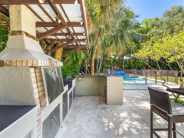 560 Sabal Palm Rd, Miami FL 33137