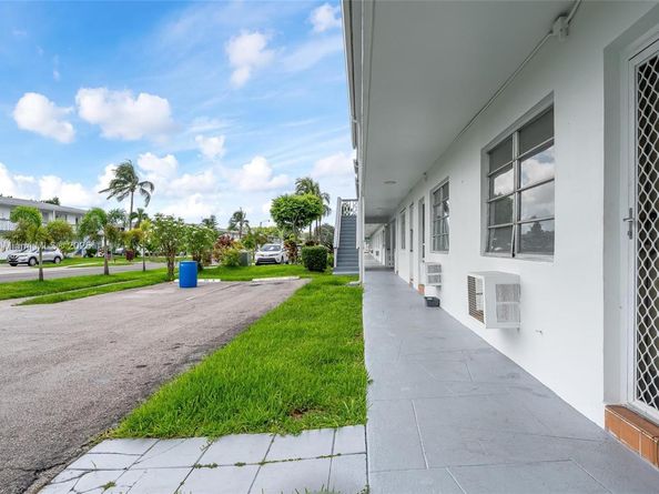 50 NW 204th St H7, Miami Gardens FL 33169