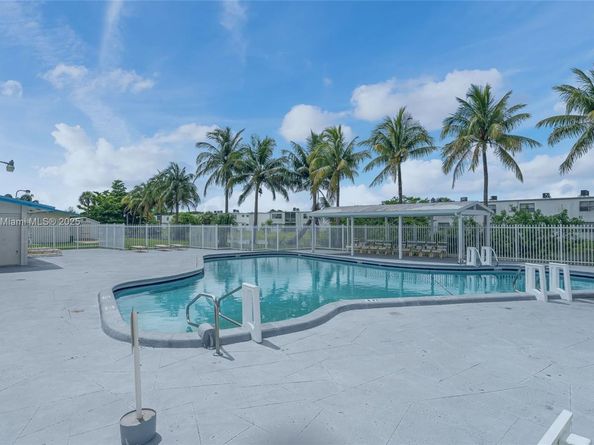 50 NW 204th St H7, Miami Gardens FL 33169