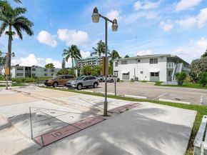 50 NW 204th St H7, Miami Gardens FL 33169