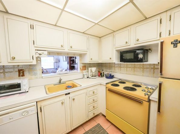 4700 NW 35th St 408, Lauderdale Lakes FL 33319