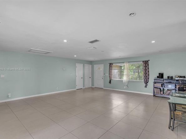 7821 NW 45th St, Lauderhill FL 33351