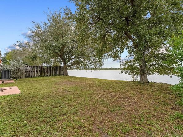 3110 NW 203rd Ter, Miami Gardens FL 33056