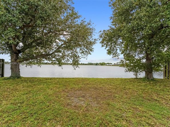 3110 NW 203rd Ter, Miami Gardens FL 33056