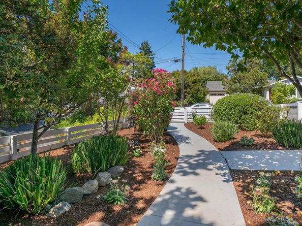9 INNER Circle, Redwood City CA 94062