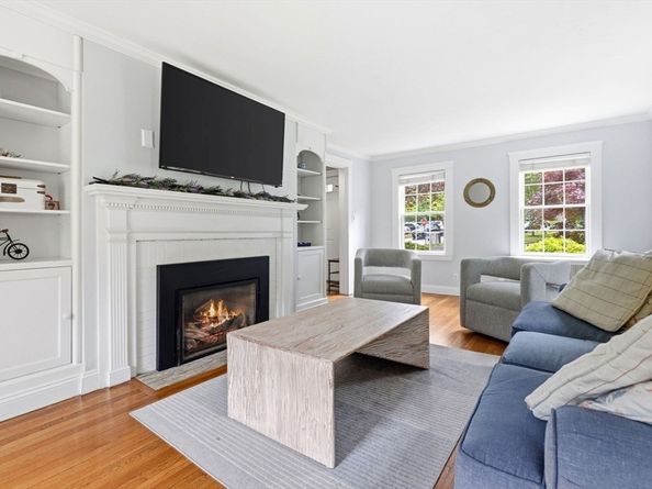 221 Central St, Hingham MA 02043