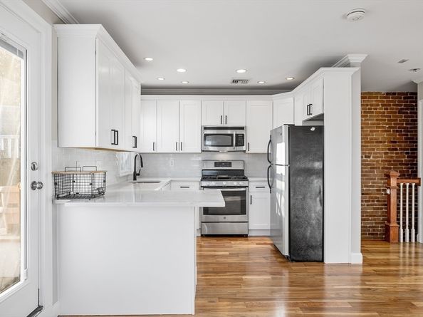 499-501 Sumner St 3, Boston MA 02128