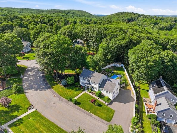 45 Constitution Dr, Leominster MA 01453