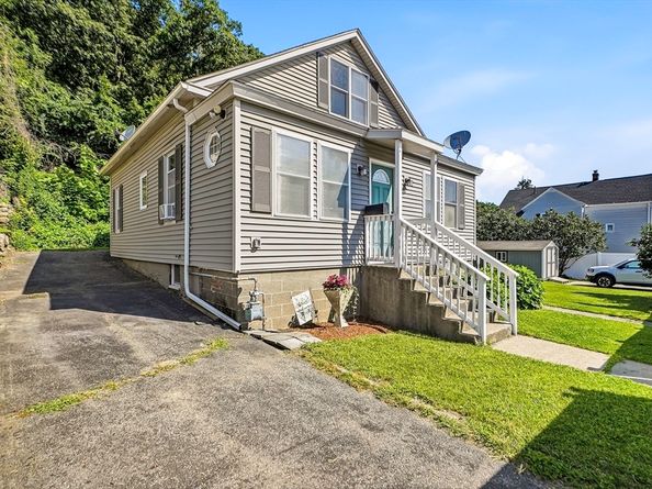 55 Chilmark St, Worcester MA 01604