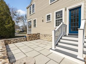1 Winnatuxett Beach Rd, Mattapoisett MA 02739