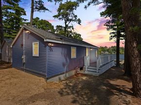 37 Pine Lake Dr, Wareham MA 02538