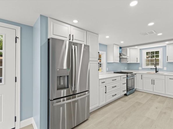 37 Pine Lake Dr, Wareham MA 02538