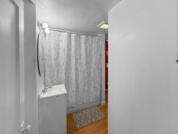 21 Dorchester St, Worcester MA 01604