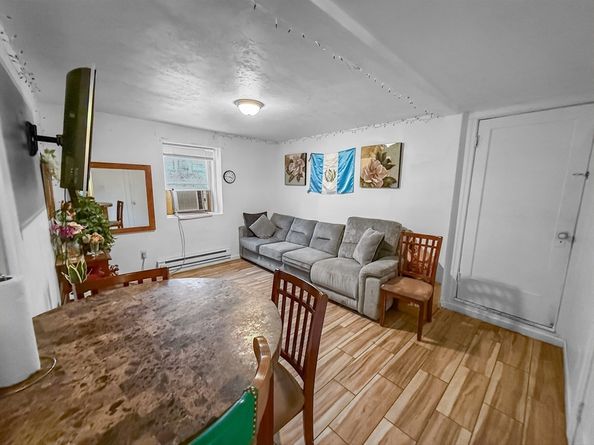 21 Dorchester St, Worcester MA 01604