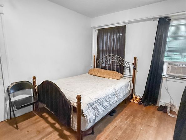 21 Dorchester St, Worcester MA 01604