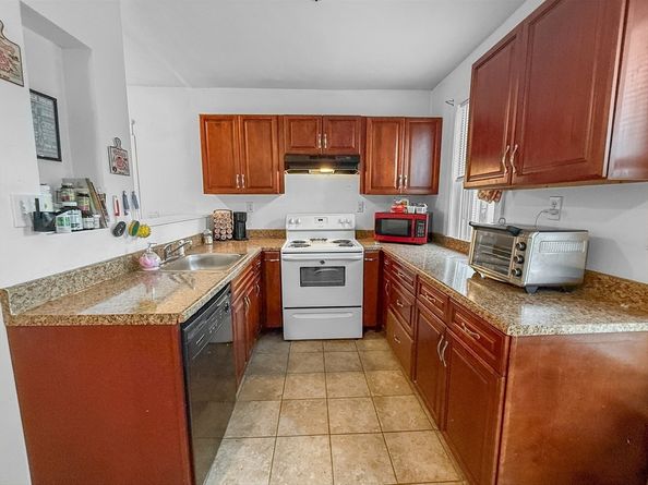 21 Dorchester St, Worcester MA 01604
