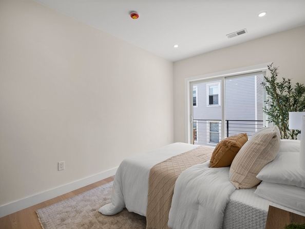 106 Bunker Hill St 6, Boston MA 02129