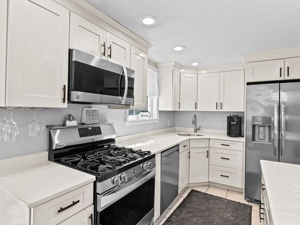 129 Chief Justice Cushing Hwy, Hingham MA 02043