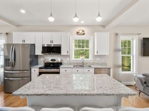 26 Brookview Ln 26, Mendon MA 01756