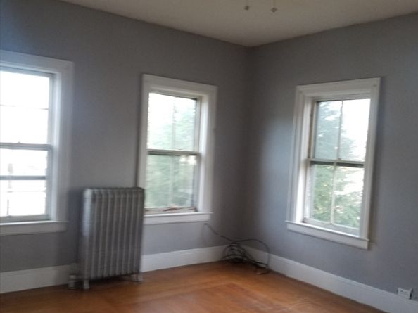 408 School Street, Webster MA 01570