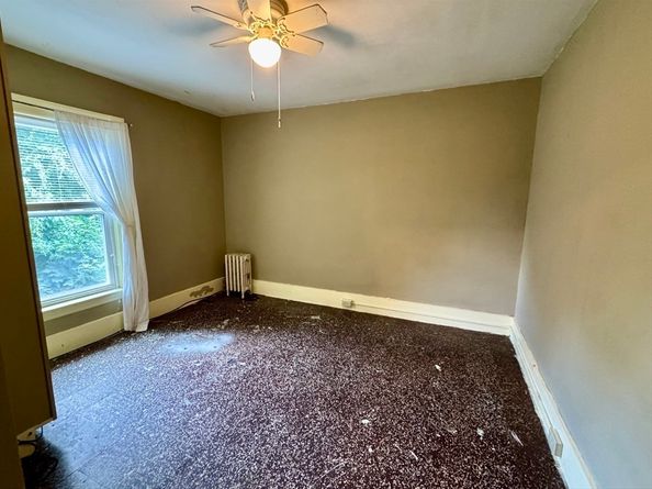 52 Elm St, North Brookfield MA 01535