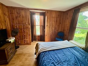52 Elm St, North Brookfield MA 01535
