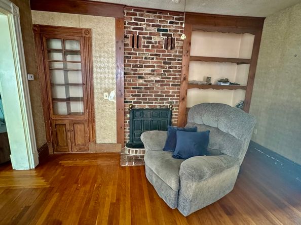 52 Elm St, North Brookfield MA 01535