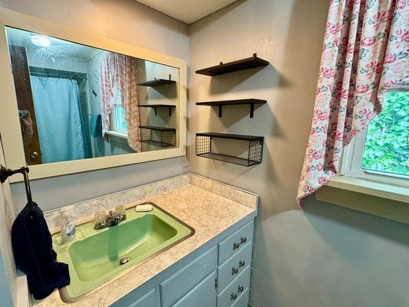 52 Elm St, North Brookfield MA 01535