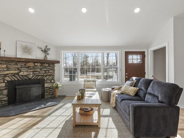 21 Davis Rd, Westminster MA 01473