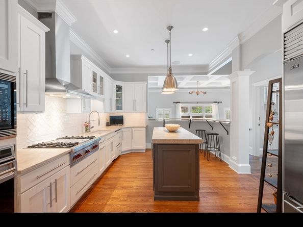 221 Victory Rd 221, Quincy MA 02171