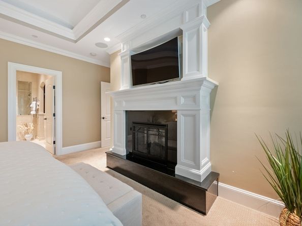 221 Victory Rd 221, Quincy MA 02171