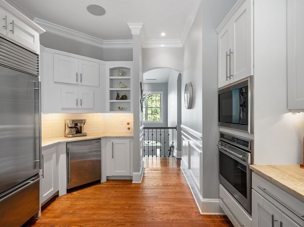221 Victory Rd 221, Quincy MA 02171