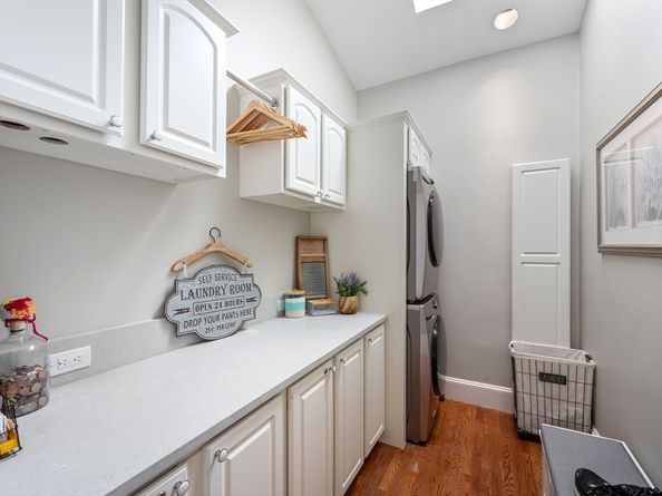 221 Victory Rd 221, Quincy MA 02171