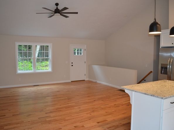 8 Foster Rd, West Brookfield MA 01585