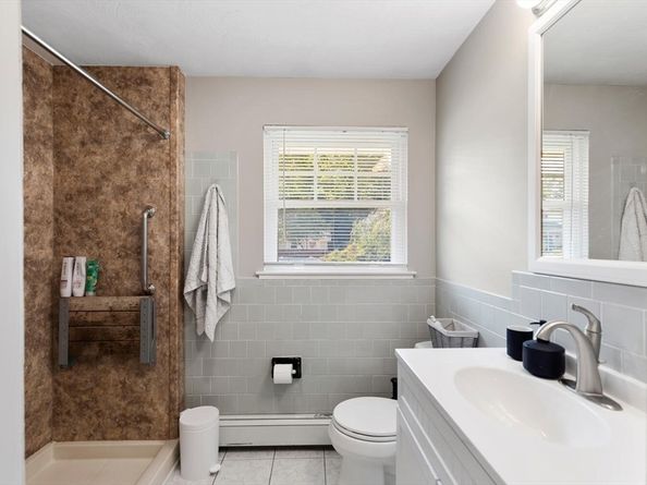 18 Brookfield Dr, Brockton MA 02302