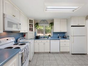 18 Brookfield Dr, Brockton MA 02302