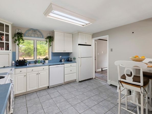 18 Brookfield Dr, Brockton MA 02302