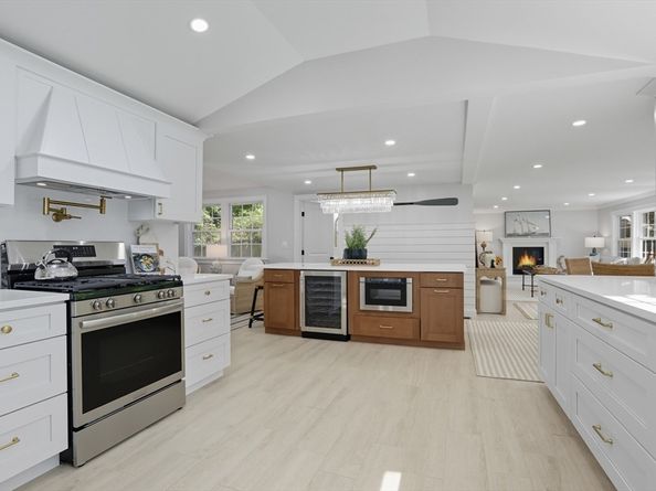 30 Atlantic St, Gloucester MA 01930