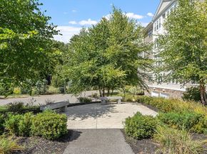 4 Francis Dr 105, Andover MA 01810