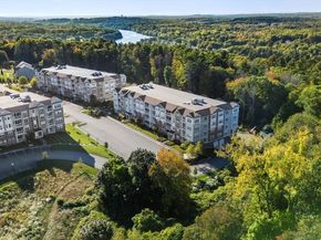 4 Francis Dr 105, Andover MA 01810