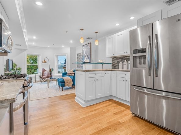 385 Meridian St 3, Boston MA 02128