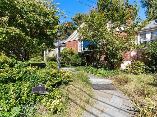 4 Stony Brook Rd, Arlington MA 02476