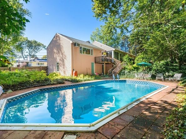 4 Stony Brook Rd, Arlington MA 02476