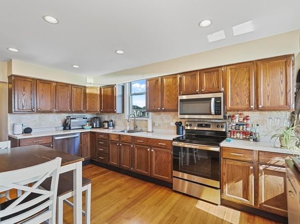 697 East 6th 3, Boston MA 02127